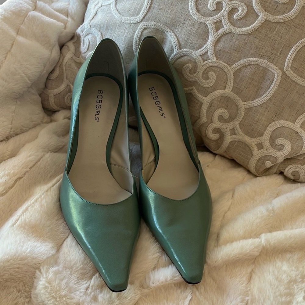 BCB girls light green pumps